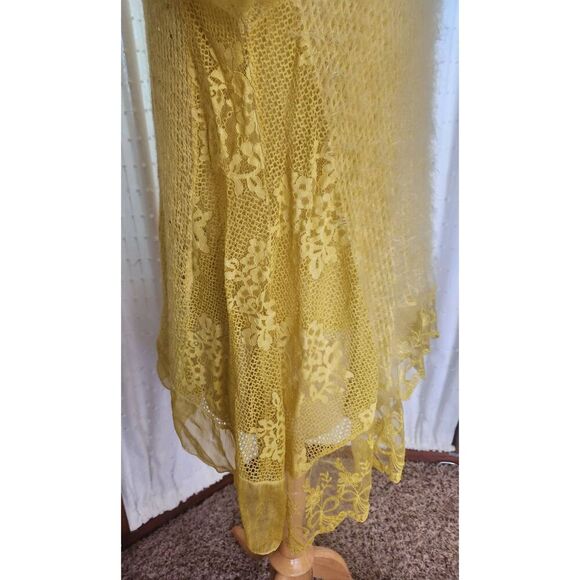 S45 Lacy, sparkly, sunny yellow sweater - Picture 5 of 11